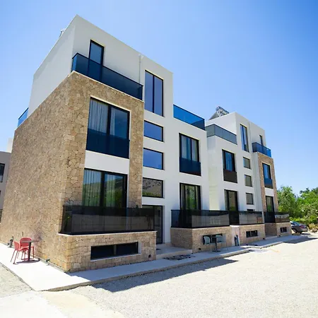 Emili Premium Qeparo