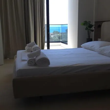 Apartment Emili Premium Qeparo