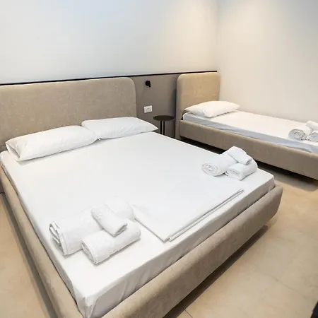 Apartment Emili Premium Qeparo